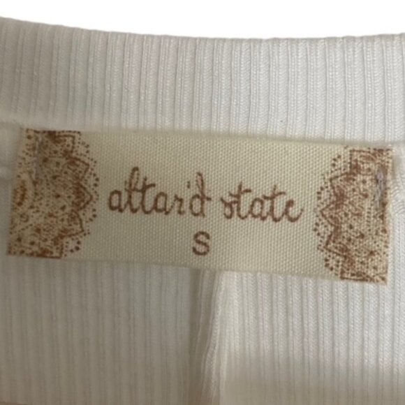 NWT Altar'd State White Embossed Sleeve Top with Ruffle Hem Small - Picture 2 of 6